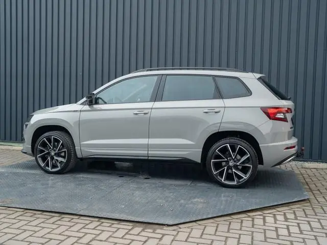 ŠKODA Karoq 1.5 TSI ACT Sportline Business | Trekhaak wegkl. | Camera | Prijs Rijklaar!!