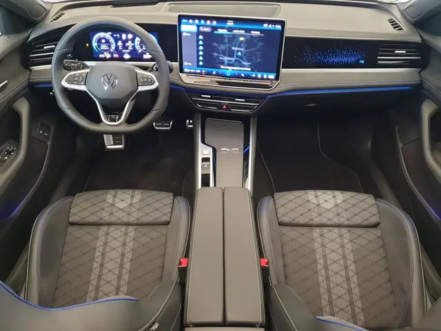 Volkswagen Passat Variant 1.5 eHybrid 272pk DSG/AUT R-Line Wegklapbare trekhaak, Panoramadak, 360 ca...