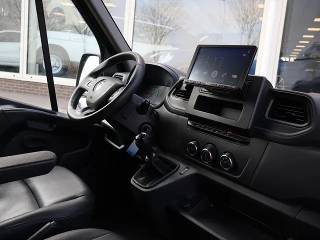 Renault Master T35 2.3 dCi 150 PK L2H2 + DAB | LEDER | CAMERA | DODEHOEK