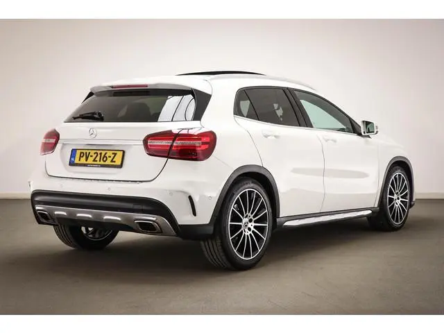 Mercedes-Benz GLA-klasse 250 White Art | RECARO SCHAALSTOELEN  | PANORAMADAK | CAMERA | Amg