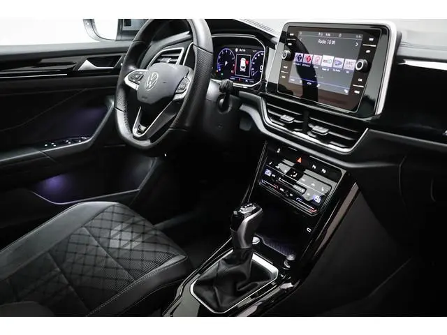 Volkswagen T-Roc 1.5 TSI R-Line | IQ LIGHT |  STUURVERWARMING | DRAADLOZE LADER | CAMERA | 18"