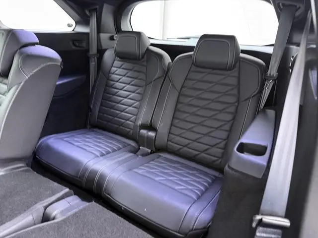 Peugeot e-5008