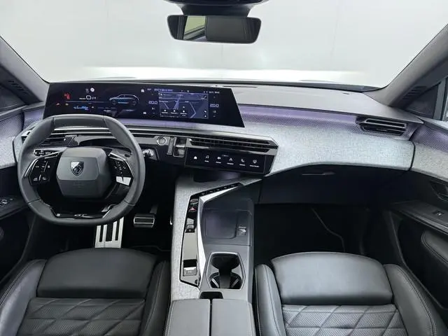 Peugeot e-5008