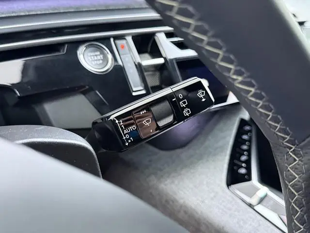 Peugeot e-5008