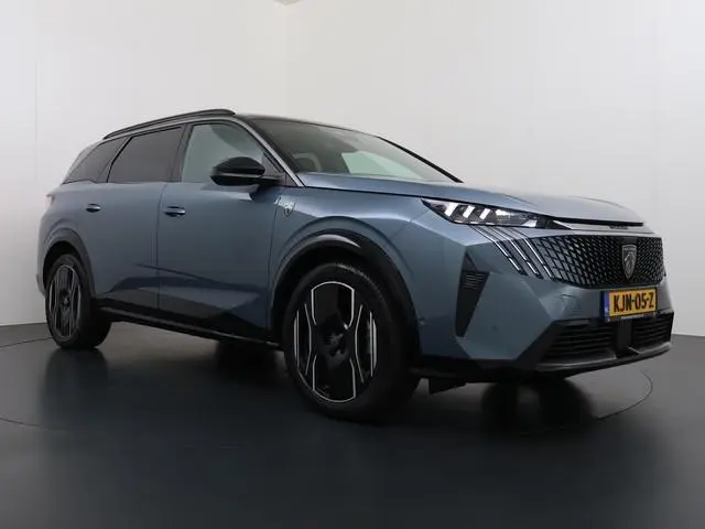 Peugeot e-5008