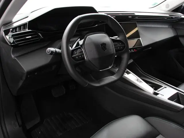 Peugeot 408 1.6 PHEV GT 225pk Automaat Climate control Cruise control LED Parkeersensoren Camera Led...