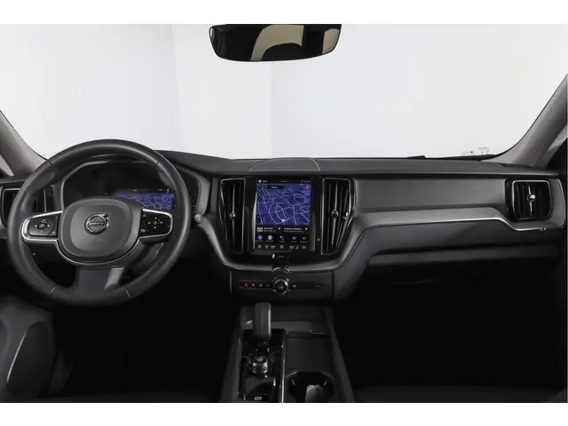 Volvo XC60 2.0 T8 Plug-in hybrid AWD Plus Dark | S/K-Panodak | Elek. Trekhaak | Harman/Kardon | Wint...