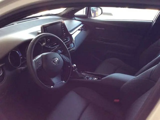 Toyota C-Hr 2.0 Hybrid 184pk CVT Executive * Direct leverbaar!