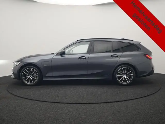 BMW 3-serie Touring 330e xDrive 292pk Dealer O.H. PHEV | Cruise Control | Camera | Lederen Sportstoe...