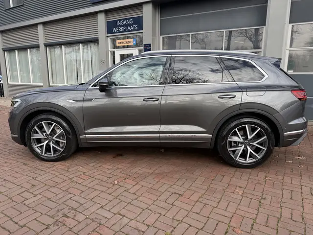 Volkswagen Touareg 3.0 TSi eHybrid 4MOTION km 48.000 nap 1e eigenaar