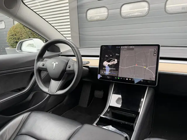 Tesla Model 3 Standard RWD Plus 60 kWh | Autopilot | Panoramadak | Camera | Lederen Bekleding |
