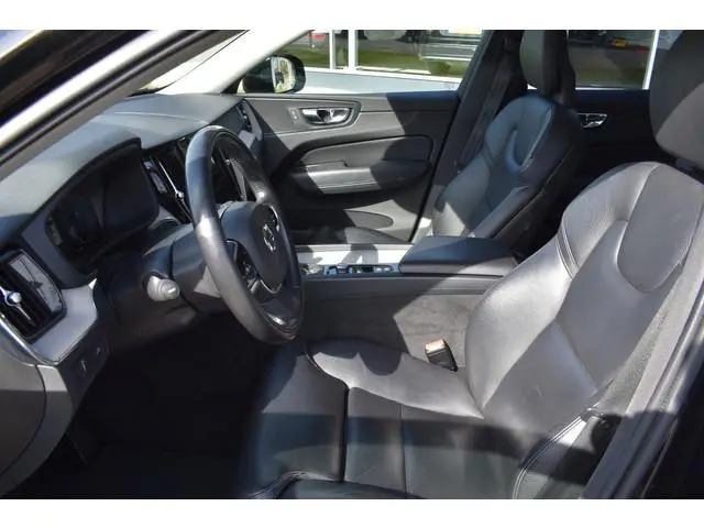 Volvo XC60 T5 AWD 254PK Automaat Inscription | Trekhaak | Panodak | Standkachel | ACC | Stoelverwarm...