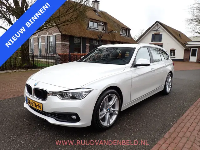BMW 3-serie Touring 320i High-Exe / NAVI / 18'' / SPORTLEER / BLUETOOTH / VOORSTOELEN VERWARMD