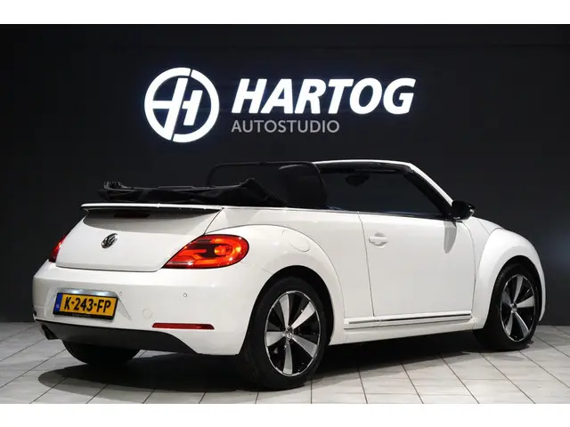 Volkswagen Beetle Cabriolet 1.2 TSI Club + CAMERA / XENON / APPLE CARPLAY