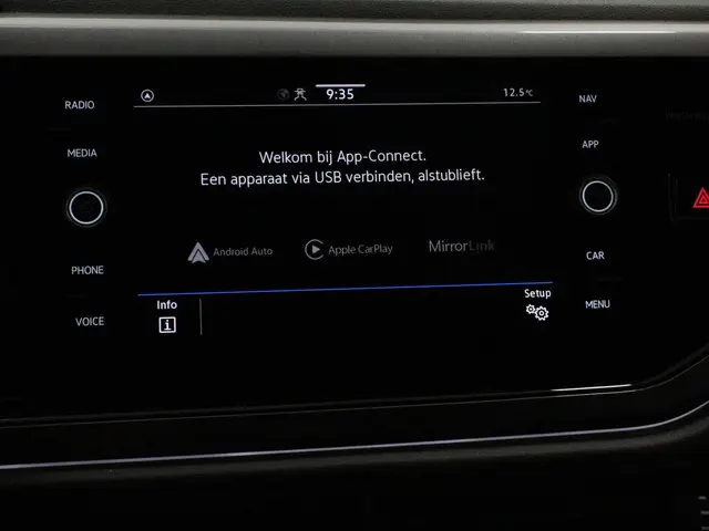 Volkswagen Polo 1.0 TSI 110pk Highline | Navigatie | Apple Carplay/Android Auto | Parkeersensoren | Stoelverwarming | Ledverlichting | Getinte ramen | Climate Control