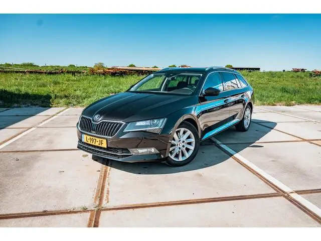 Skoda Superb Combi 1.8 TSI Style Business | TREKHAAK 1800 KG | ADAPTIVE CRUISE | SUNSET