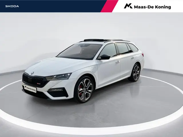 Skoda Octavia Combi RS 1.4TSI 180kW/245PK DSG · Panoramadak · Trekhaak · Camera + Parkeersensoren ·...