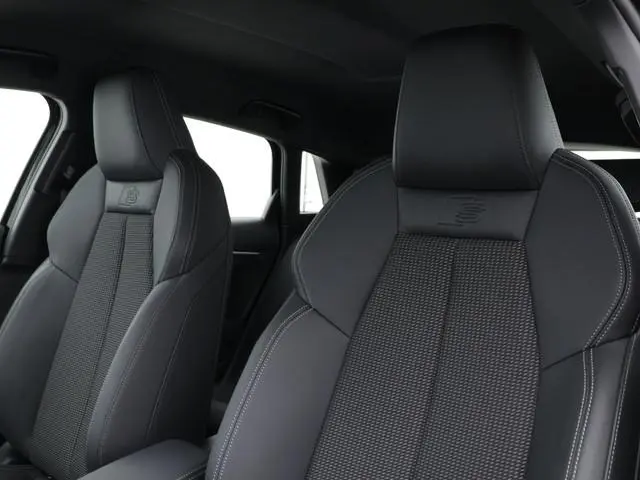 Audi A3 Sportback 40 TFSIe 204pk S-tronic S edition · Camera · Apple/Android Car Play · Stoelverwarm...