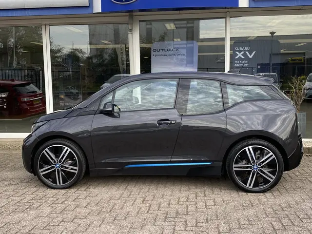 BMW i3 Range Extender Comfort | Adaptieve Cruise control | Navigatie | Achteruitrijcamera | Lederen bekleding | Verwarmde Voorstoelen | Panoramadak |