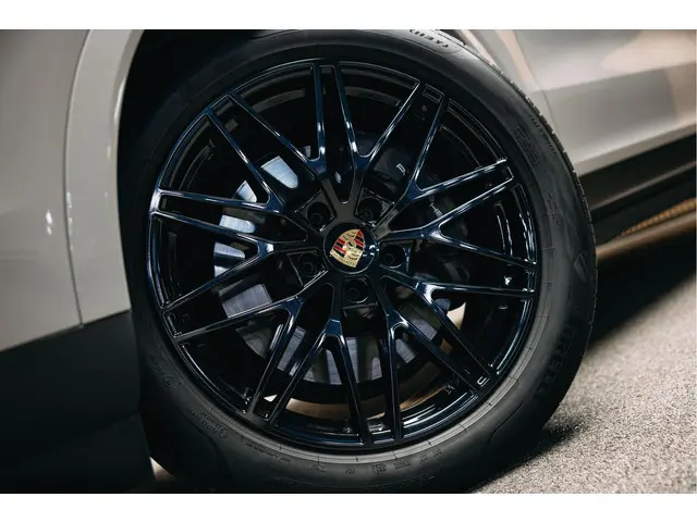 Porsche Cayenne Coupé 3.0 E-Hybrid | Head-up | Bose | Sport Chrono | Stuurverwarming | Stoelverwarmi...