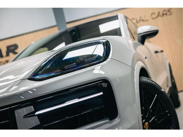 Porsche Cayenne Coupé 3.0 E-Hybrid | Head-up | Bose | Sport Chrono | Stuurverwarming | Stoelverwarmi...