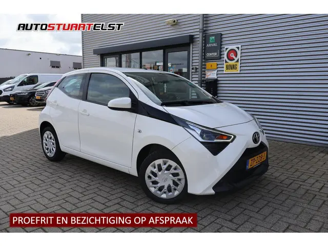 Toyota Aygo 1.0 VVT-i x-play 1e Eigenaar | Dealer Onderh | BTW | NAP | Camera | Navi | Carplay | Ful...