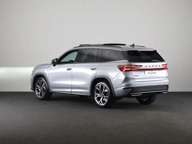 Škoda Kodiaq Sportline Business PHEV 1.5 TSI 204pk DSG | Panoramadak | Wegklapbare trekhaak | 20 inc...