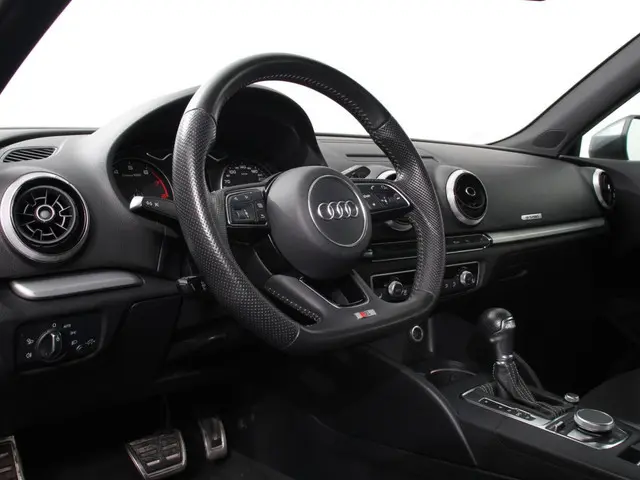 Audi A3 Sportback 1.5 TFSI CNG Automaat S-Line Navigatie Parkeersensoren achter Cruise Control Stoel...