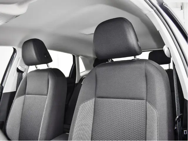 Volkswagen Polo Life Edition 1.0 TSI 95 pk 5 versn. Hand · Achteruitrijcamera · regensensor ·