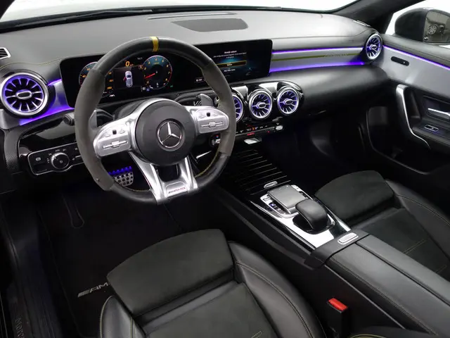 Mercedes-Benz A-klasse 250 AMG Premium Plus Aut- Sport uitlaat, Panoramadak, Sfeerverlichting, Aero...