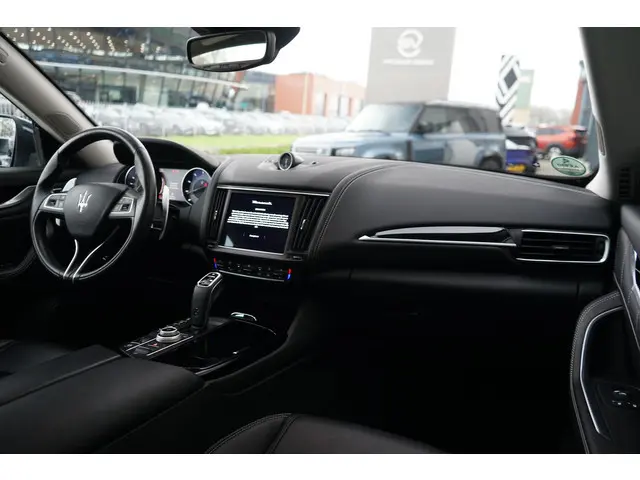 Maserati Levante 3.0 V6 AWD GranSport | Voorstoelen / Achterbank verwarmd | Trekhaak | Schuif/Kantel...