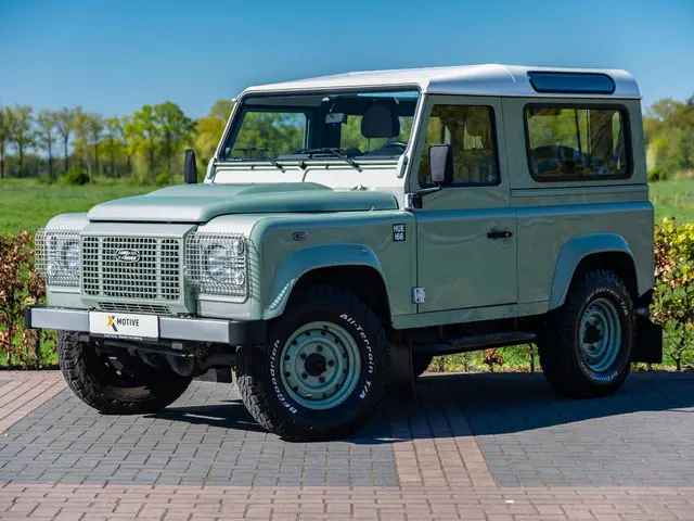 Land Rover Defender 2.2 D SW 90" Heritage Limited Edition | 67000km! | Nieuwstaat | Compleet 1e lak...