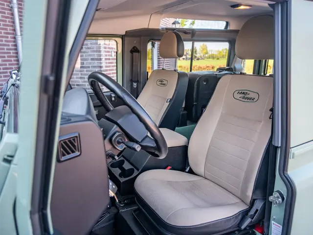 Land Rover Defender 2.2 D SW 90" Heritage Limited Edition | 67000km! | Nieuwstaat | Compleet 1e lak...