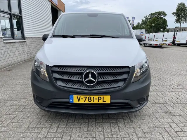 Mercedes-Benz Vito 111 CDI Lang L2H1 / rijklaar € 16.950 ex btw / lease vanaf € 375 / airco / cruise...