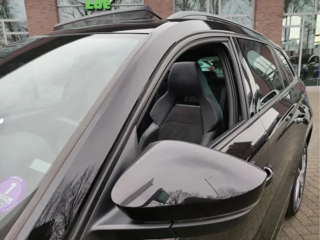 ŠKODA Kodiaq 1.5 TSI DSG Sportline Business Panoramadak - Wegklapbare trekhaak - Premium audio - 20I...