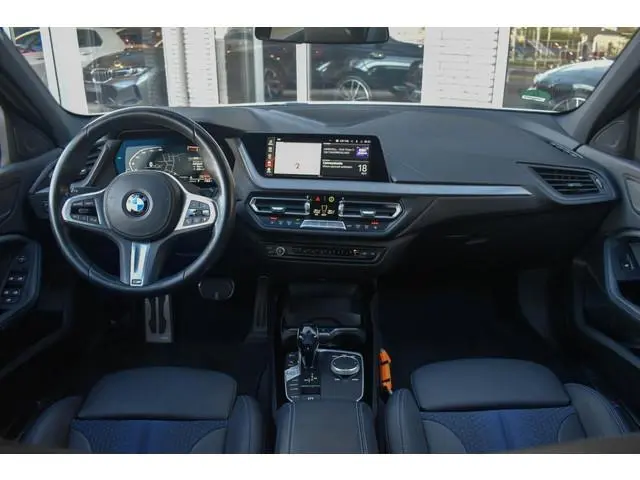 BMW 1-serie 118i M-Sport Pano HiFi Stoelverwarming Sfeer Navi