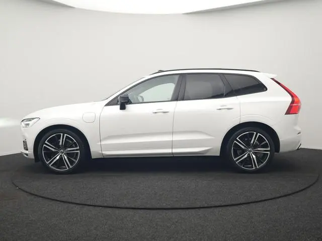 Volvo XC60 Recharge T8 AWD R-Design PHEV 391pk Dealer O.H. | Panodak | Luchtvering | Head Up | Camer...