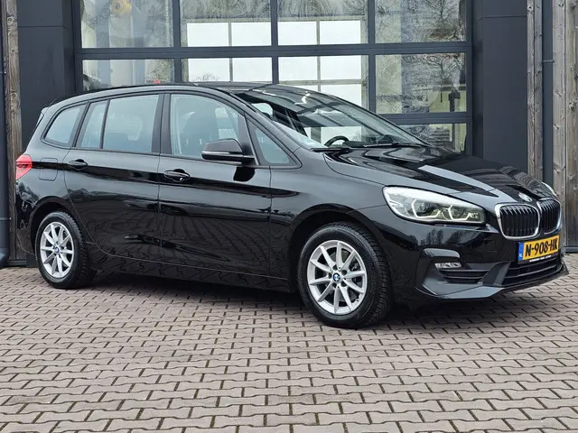 BMW 2-serie Gran Tourer 218i Business Edition | Automaat | LED | Trekhaak | Stoelverwarming | PDC |...