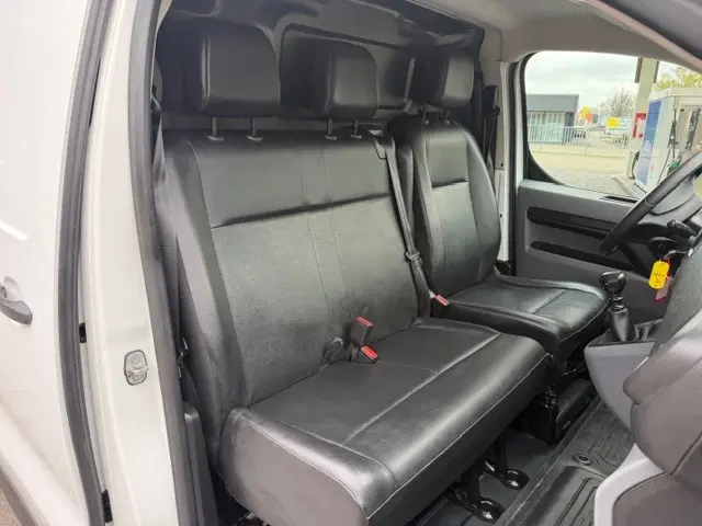 Toyota PROACE Worker 1.5 D-4D Cool Comfort AIRCO I PDC I 3-ZITS I LEDER INTERIEUR I ELEKTRISCHE RAME...