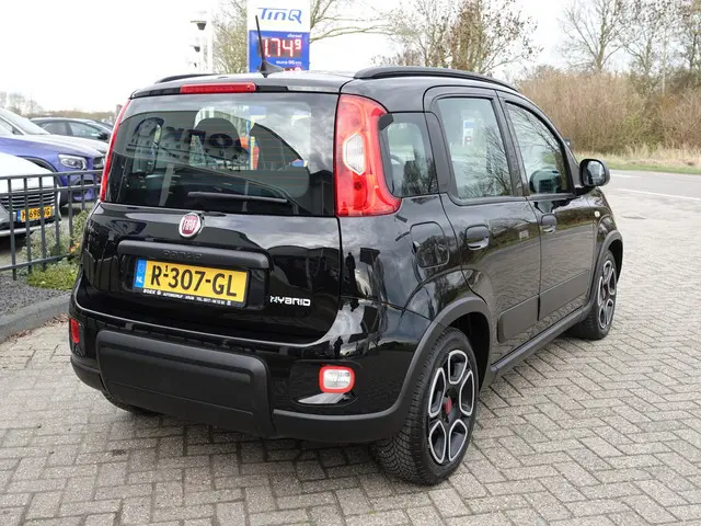 Fiat Panda 1.0 Hybrid City Life GR. SCHERM | DAB+ | AIRCO | STOERE HOOGZITTER