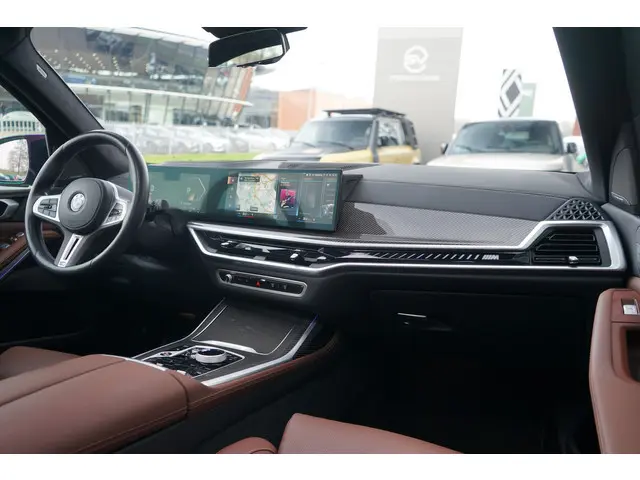 BMW X7 M60i xDrive 7 p. | Harman/Kardon | Massage stoelen | Head-up display |
