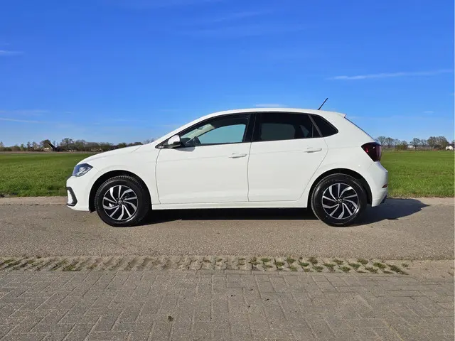 Volkswagen Polo 1.0 TSI Life Edition - 95 Pk - Euro 6 - AUTOMAAT - ParkeerCamera - AppleCarplay Andr...