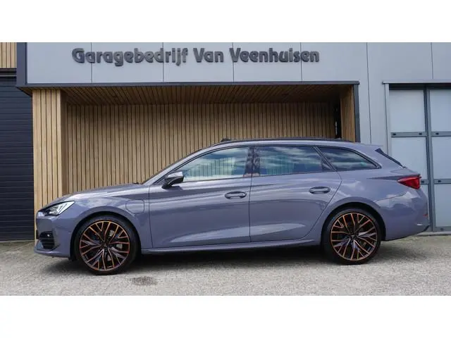 CUPRA Leon Sportstourer 1.4 e-Hybrid 245pk VZ Copper Edition Pano.Dak 19inch LM  *Black Pack* Virtua...