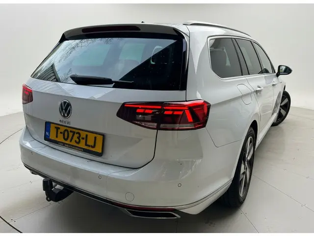 Volkswagen Passat Variant 218PK DSG HYBRID GTE BUSINESS TREKHAAK/CAMERA/NAVI/VIRTUAL