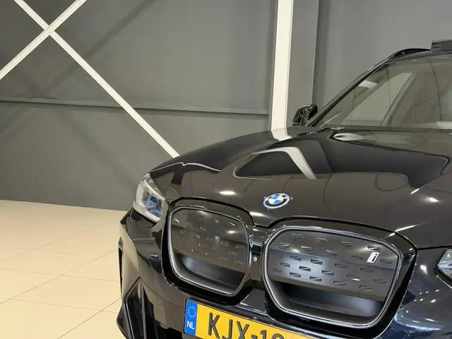 BMW iX3 Executive 80 kWh | SOH 100% | Panorama dak | 20inch |
