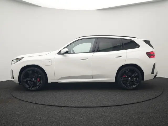 BMW X3 30e xDrive M Sport PRO PHEV 299pk | Panodak | Trekhaak af Fabriek | Iconic Glow | Adaptive Cr...