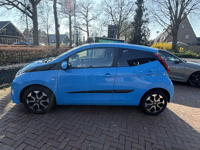 Toyota Aygo 1.0 VVT-i x-joy Apple Carplay/Android Auto km stand 10.000 Nap 1e eigen