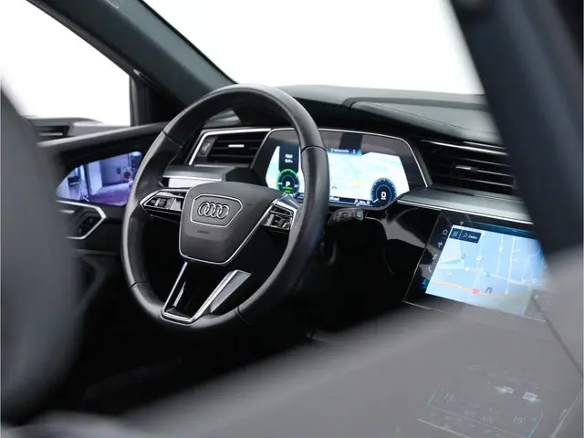Audi e-tron e-tron 55 Quattro advanced S Line- SOH 91%, Night Vision, Bang Olufsen, Head Up, Camera...