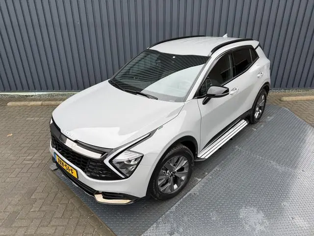 Kia Sportage 1.6 T-GDi Hybrid Dark Edition | LEER | Afnm. Trekhaak | Treeplanken | Rijklaar!!