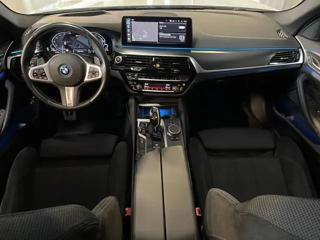 BMW 5-serie Touring 530e High Executive M Sport 18"/Panoramadak/Laser LED/Adaptief onderstel/Head-up...